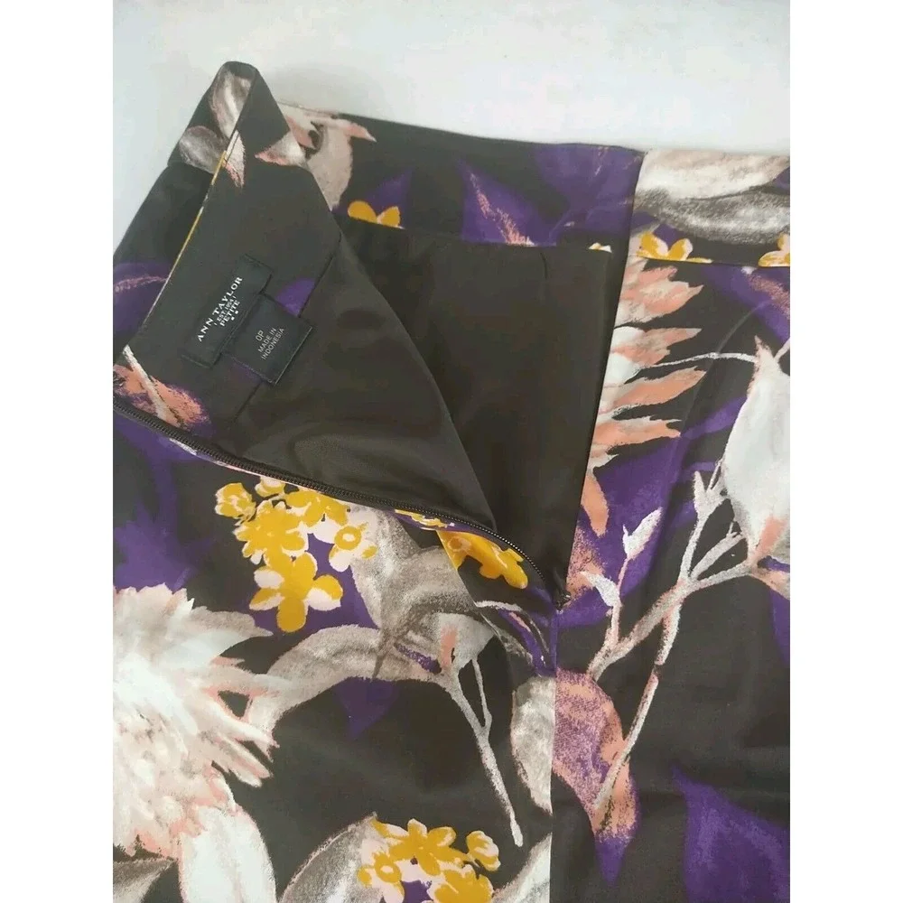 Ann‎ Taylor Skirt Ladies 0/Petite Purple Floral Lined Short Stretch Pencil Work
